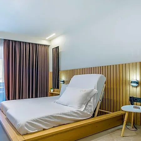 Aura Luxury Suites - Olympiada Seaside Accessible Friendly
