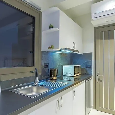 Aura Luxury Suites - Olympiada Seaside Accessible Friendly מלון 4*