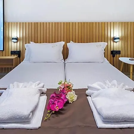Aura Luxury Suites - Olympiada Seaside Accessible Friendly