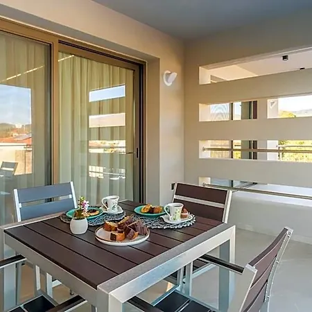 Aura Luxury Suites - Olympiada Seaside Accessible Friendly מלון 4*